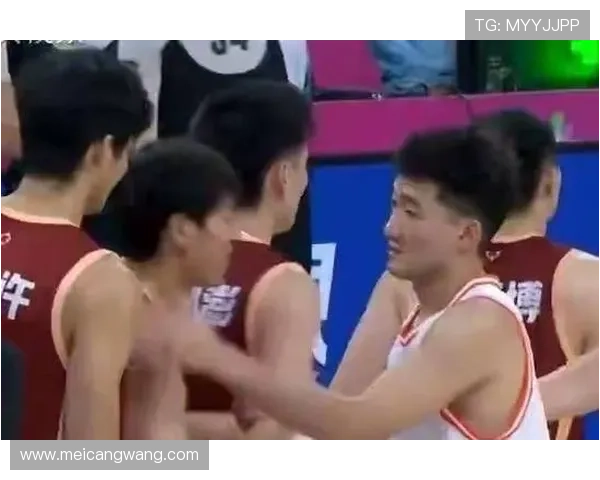 篮球赛场意外变身格斗场张昊抱摔胡金秋引发孙铭徽强烈不满